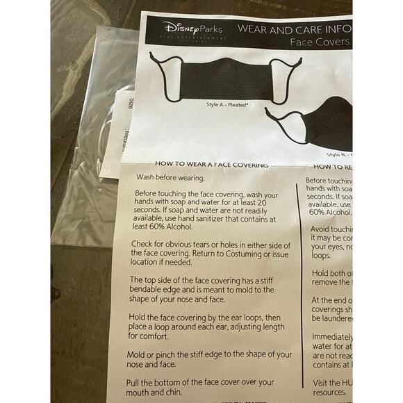 New Disney Cast Member‎ Exclusive Face Cover Dust Mask Pleat Pixie Sz M - Picture 4 of 5